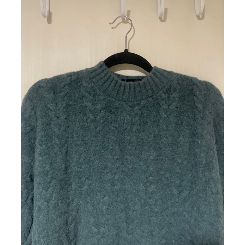 NWT URBANIC Teal Cable Knit Crew Neck Sweater Women Size Small - Picture 2 of 8